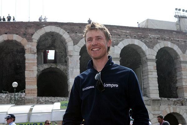 Cunego is all smiles as he doesn't have to race today.
