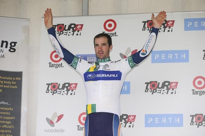Joe Cooper (Huon-Salmon) pulls on the first NRS leaders jersey after capturing the overall at the Woodside Tour de Perth