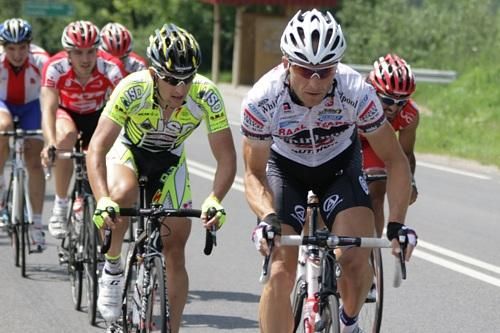 Petr Benc&iacute;k works the front for Hondo, with Andriy Grivko behind.