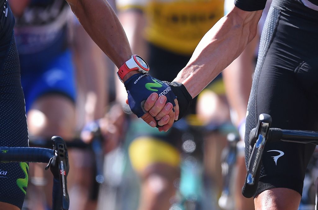 Alejandro Valverde (Movistar) and Chris Froome hold hands over the finish line
