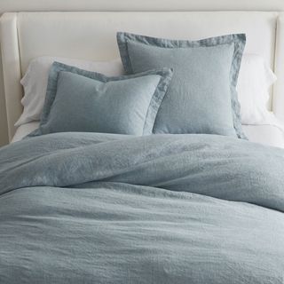 Coastal bedding blue and white scheme bedroom 