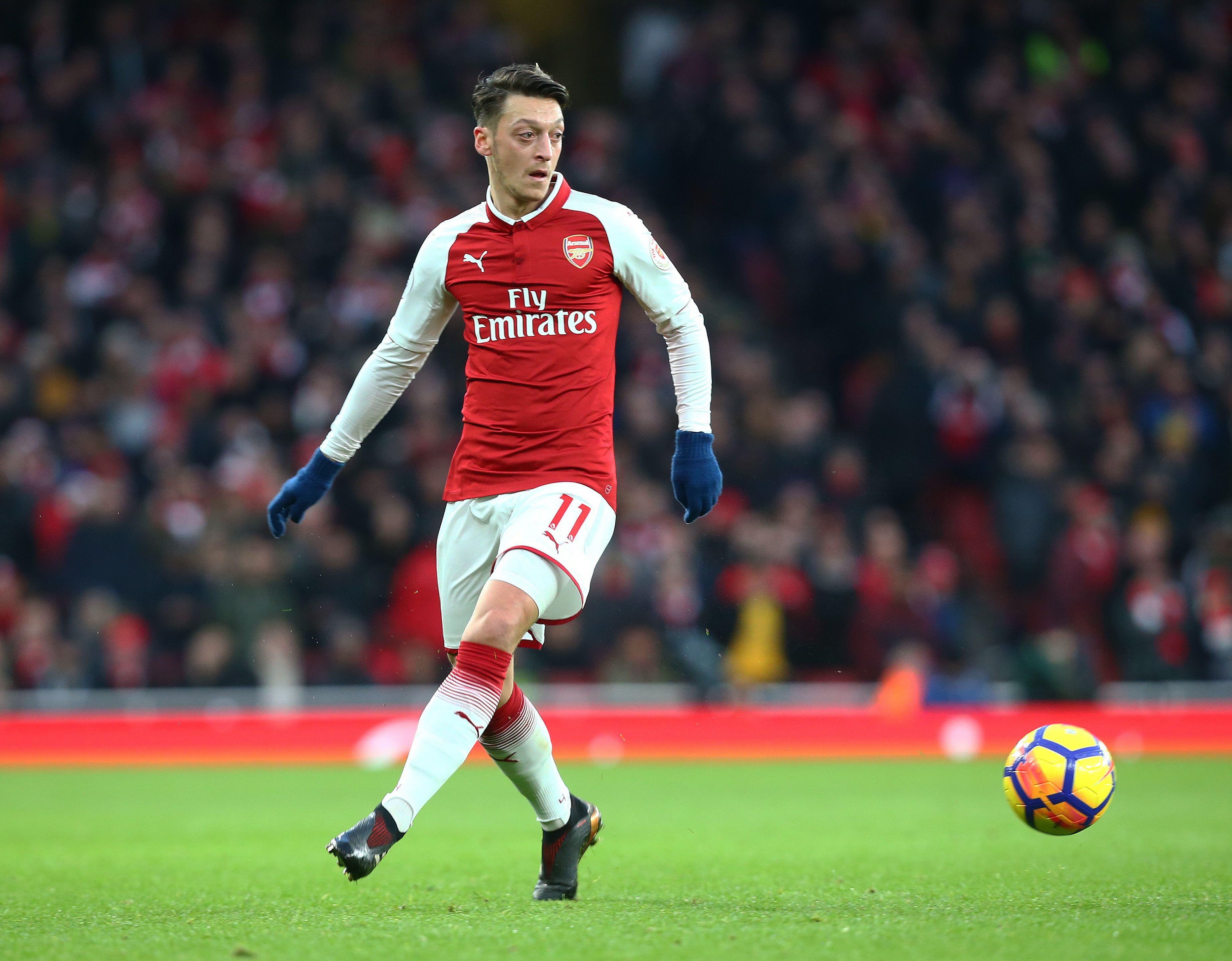 Mesut Ozil playing for Arsenal in 2017