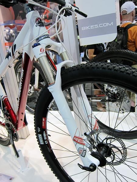 The new Rocky Mountain Vertex 950 29er alloy hardtail will come with a tapered RockShox Reba fork.