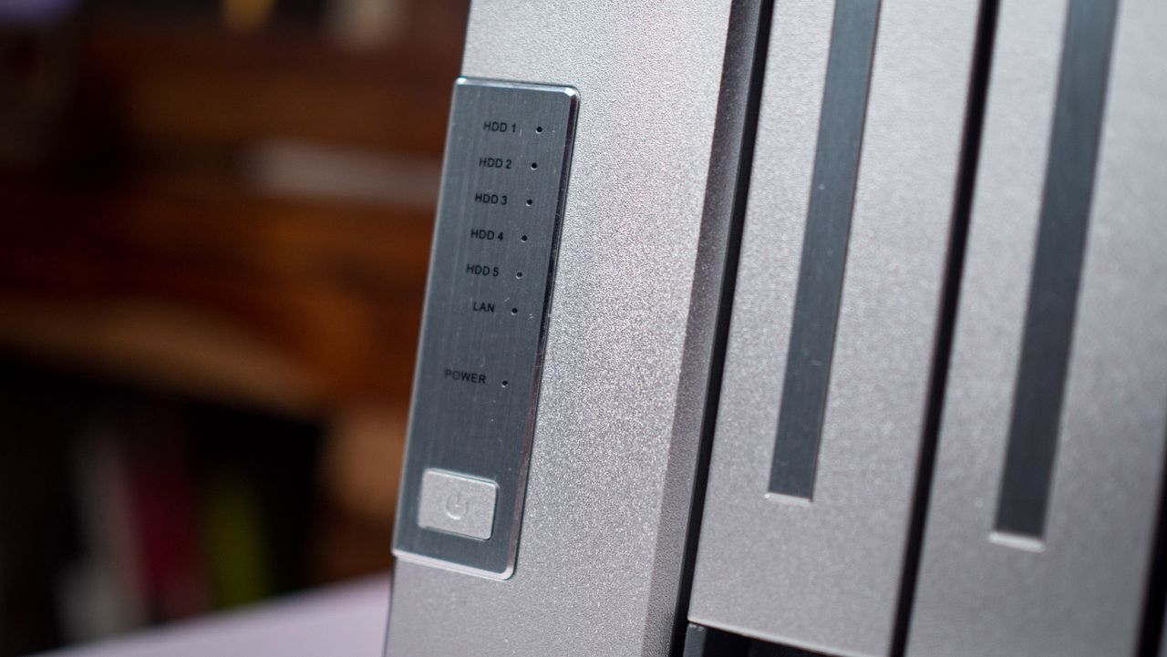 TerraMaster F5-422 10GbE NAS review