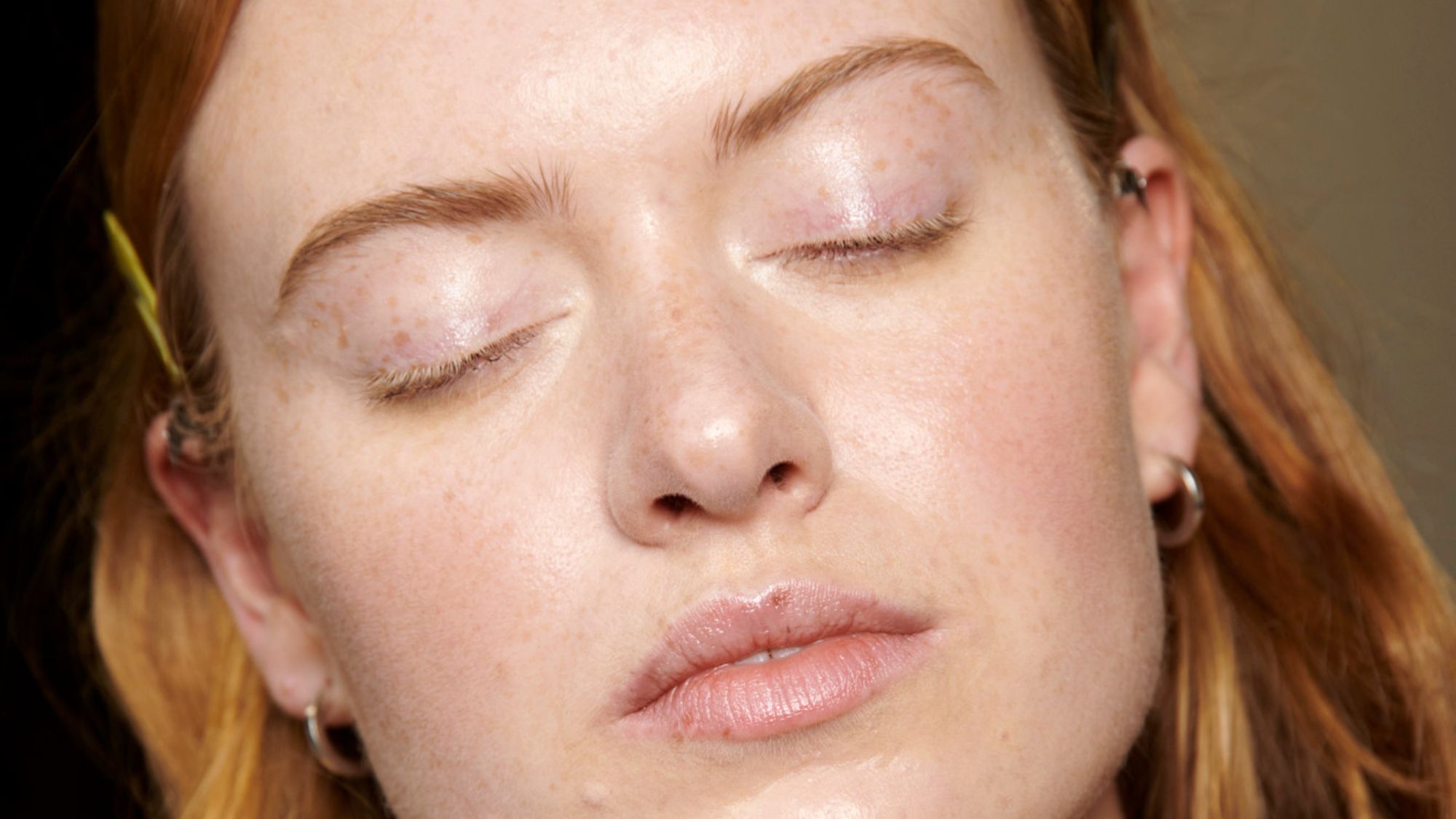 modeel backstage with eyes closed and glowy skin