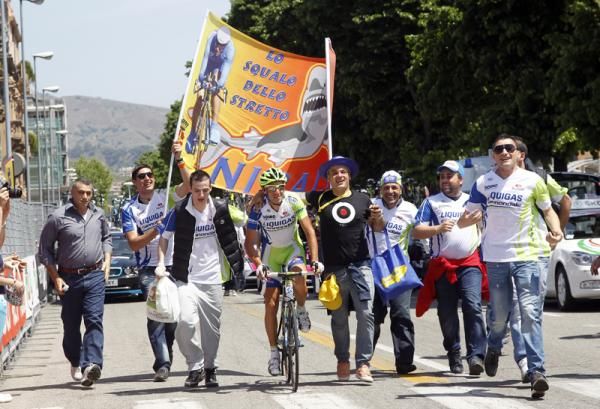 Vincenzo Nibali (Liquigas) with his fans
