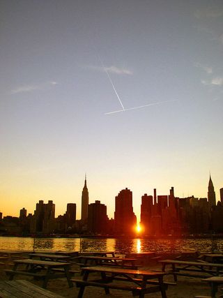 The view of the 2005 Manhattanhenge from Long Island City in Queens.
