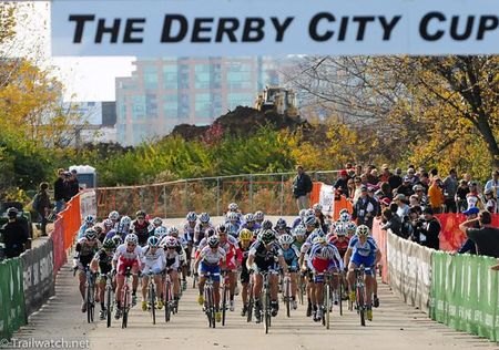 Elite women&rsquo;s start with downtown Louisville in the background
