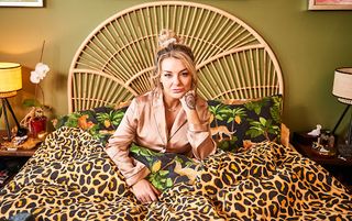 First look! Rosie Molloy Gives Up Everything on Sky sees Sheridan Smith going back to her comedy roots.