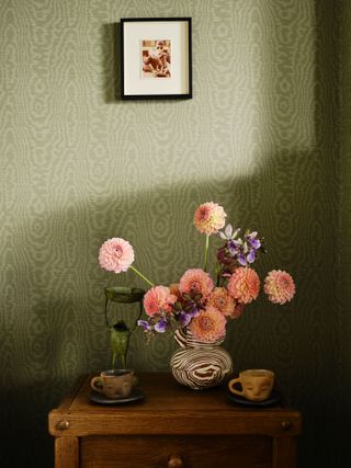 Elsworthy wallpaper from the Harlequin x Henry Holland collection