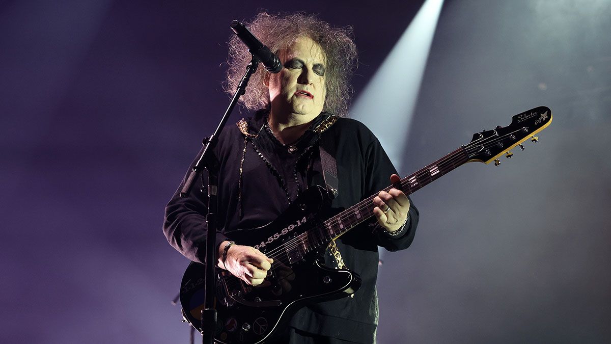The Cure’s Robert Smith issues new album update