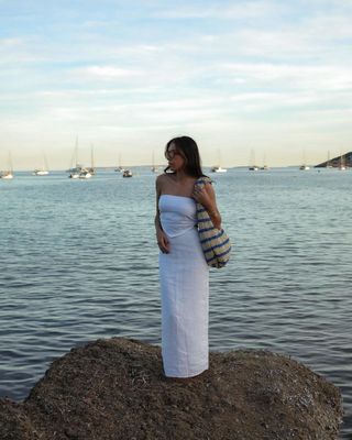 @ _jessicaskye wearing a white linen column skirt with bandeau top