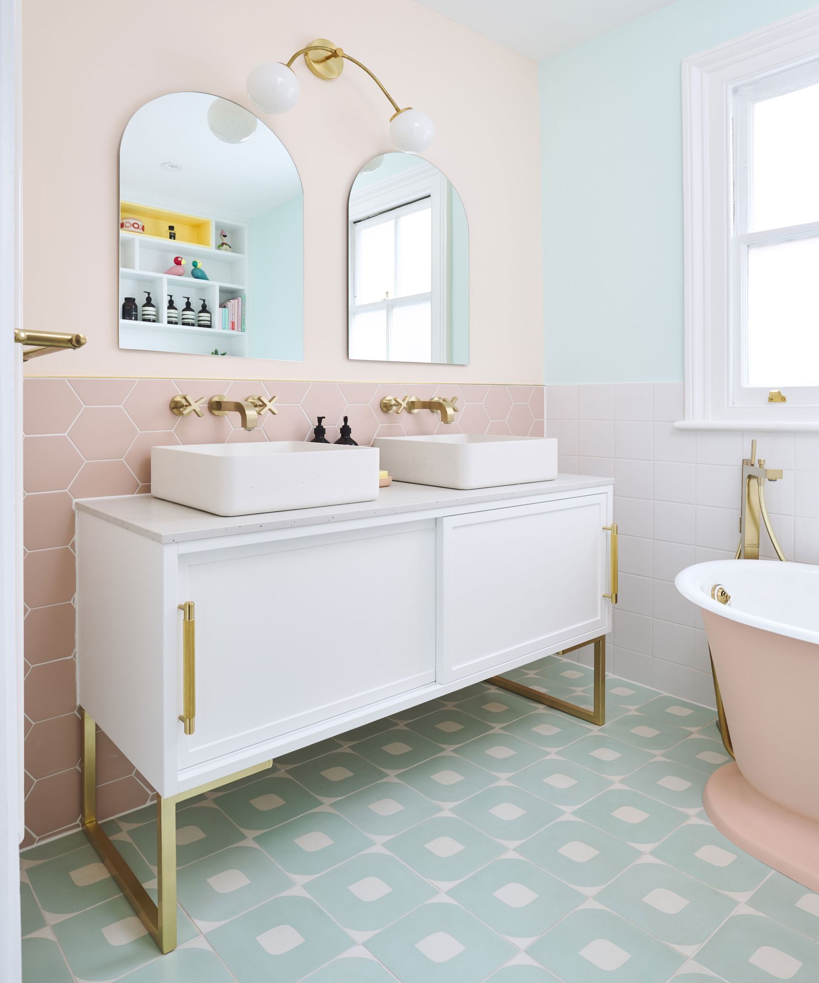 Bathroom wall ideas: striking finishes for washroom walls | Homes and ...