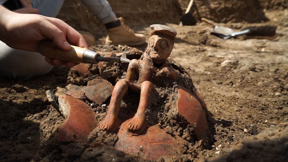 sculpted-vessel pottery