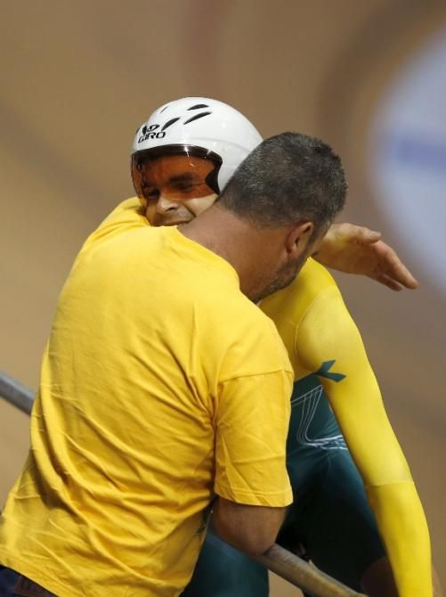 Jack Bobridge is congratulated on winning the pursuit gold medal