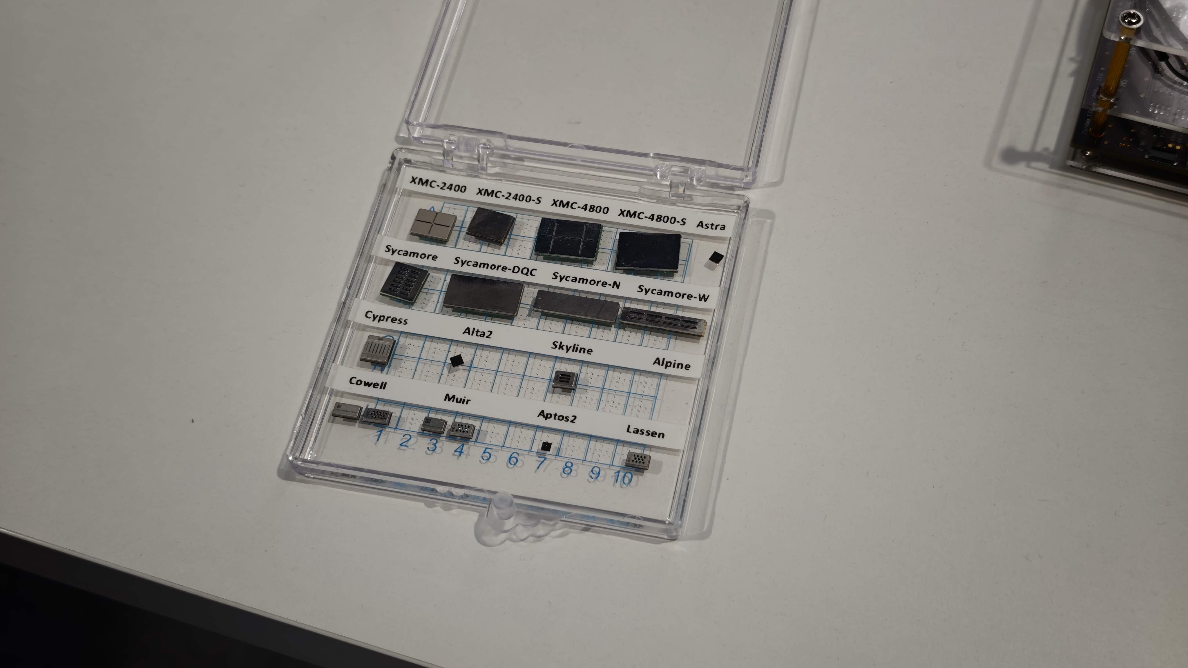xMEMS XMC-2400 active cooling solution demo