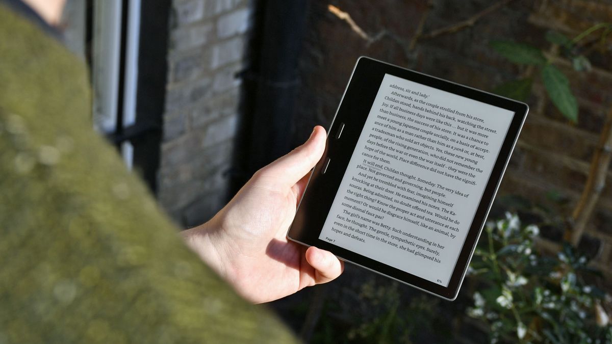 Review: The All-new Kindle Oasis upgrades to warmer light and