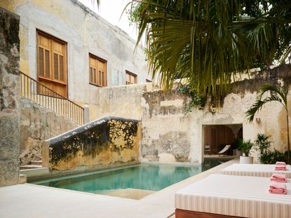General view of the Hotel Sevilla's courtyard