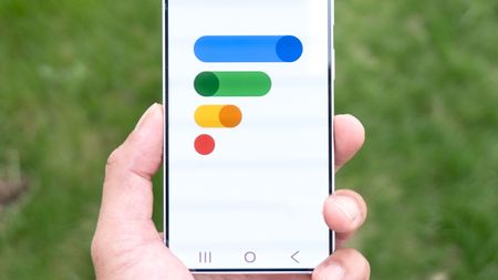 Google Fi shown running on Galaxy S26.