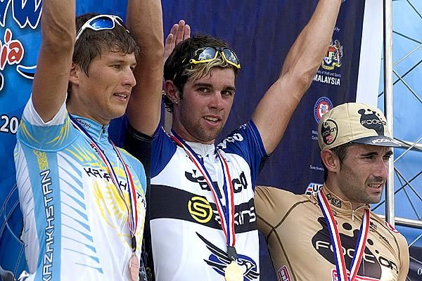 Stage one podium (l-r): Ruslan Tieubayev (3rd,Kazakhstan), Michael Matthews (1st,Team Jayco-Skins), and Vidal Celis (2nd,Footon-Servetto).