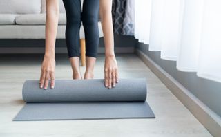 How to clean your yoga mat without ruining it - Saga Exceptional