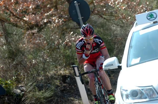 Cadel Evans removes his glove the safe way