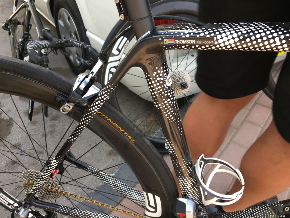 You can see the curve tube at the seat clamp area on Jay Thompson&rsquo;s R5
