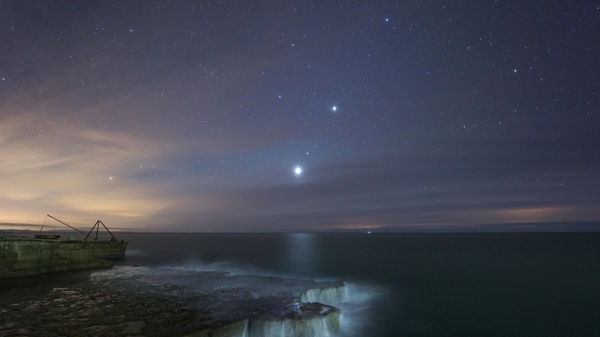 This is the best time to spot a rare alignment of five planets. Here's how to wa..