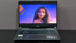 MSI Vector 16 HX A14VHG: Moana looking at the screen