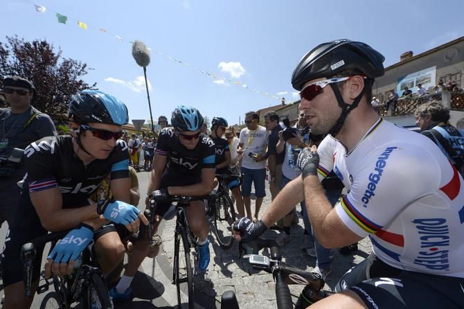 Mark Cavendish (Omega Pharma Quick Step) chats with teammates before the start