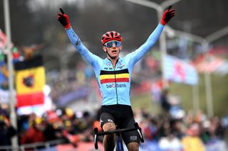 U23 Men - Thibau Nys takes solo win in U23 men's race at Cyclocross Worlds