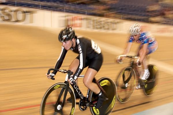 Heather Jackson leads Christen King (Pro Man) in the women's points race