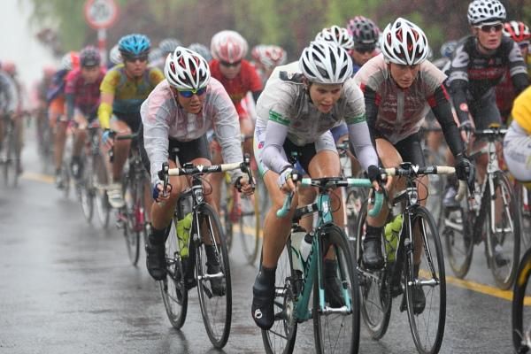 Madeleine Sandig (Noris Cycling), Tiffany Cromwell (Australia) and Angela Hennig (Noris Cycling) in the bunch