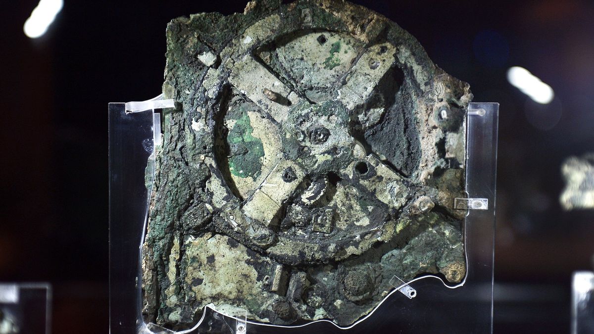 Antikythera mechanism, world’s oldest computer, followed Greek lunar calendar