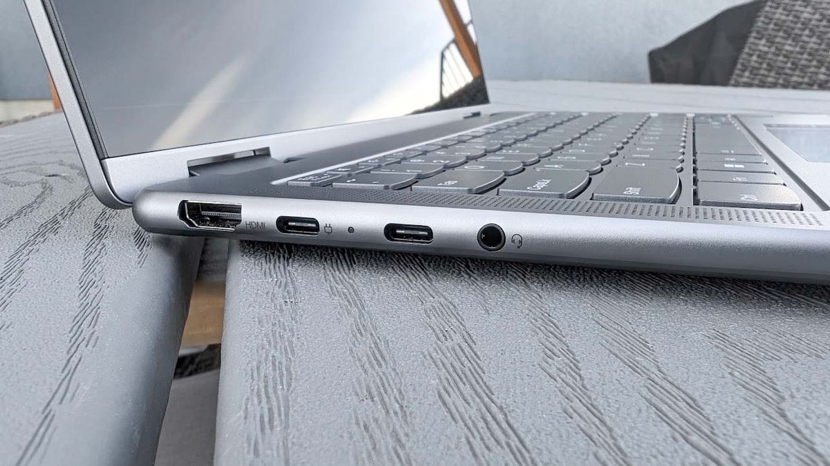 Lenovo Yoga 7 left ports.