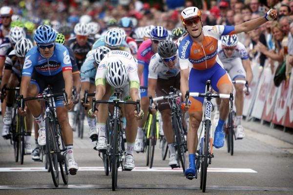 Theo Bos (Rabobank) narrowly outsprinted John Degenkolb (Argos-Shimano) and Heinrich Haussler (Garmin-Sharp) for the stage win.