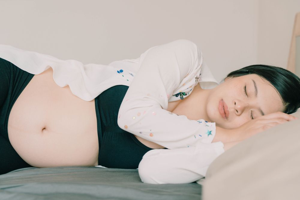 woman pregnant sleeping left-side