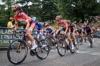 Evelyn Stephens (Boels Dolman) leads the field through the QOM