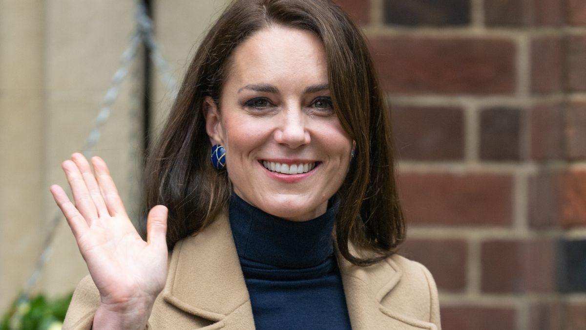 We can't stop thinking about Kate Middleton's blue and gold enamel earrings