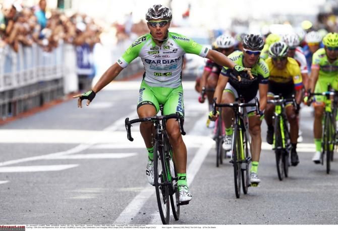 Sonny Colbrelli (Bardiani-CSF) starts his celebration