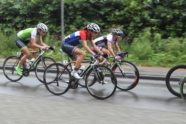 Eventual stage winner, Marianne Vos (Nederland Bloeit) in the Dutch road Champion colours