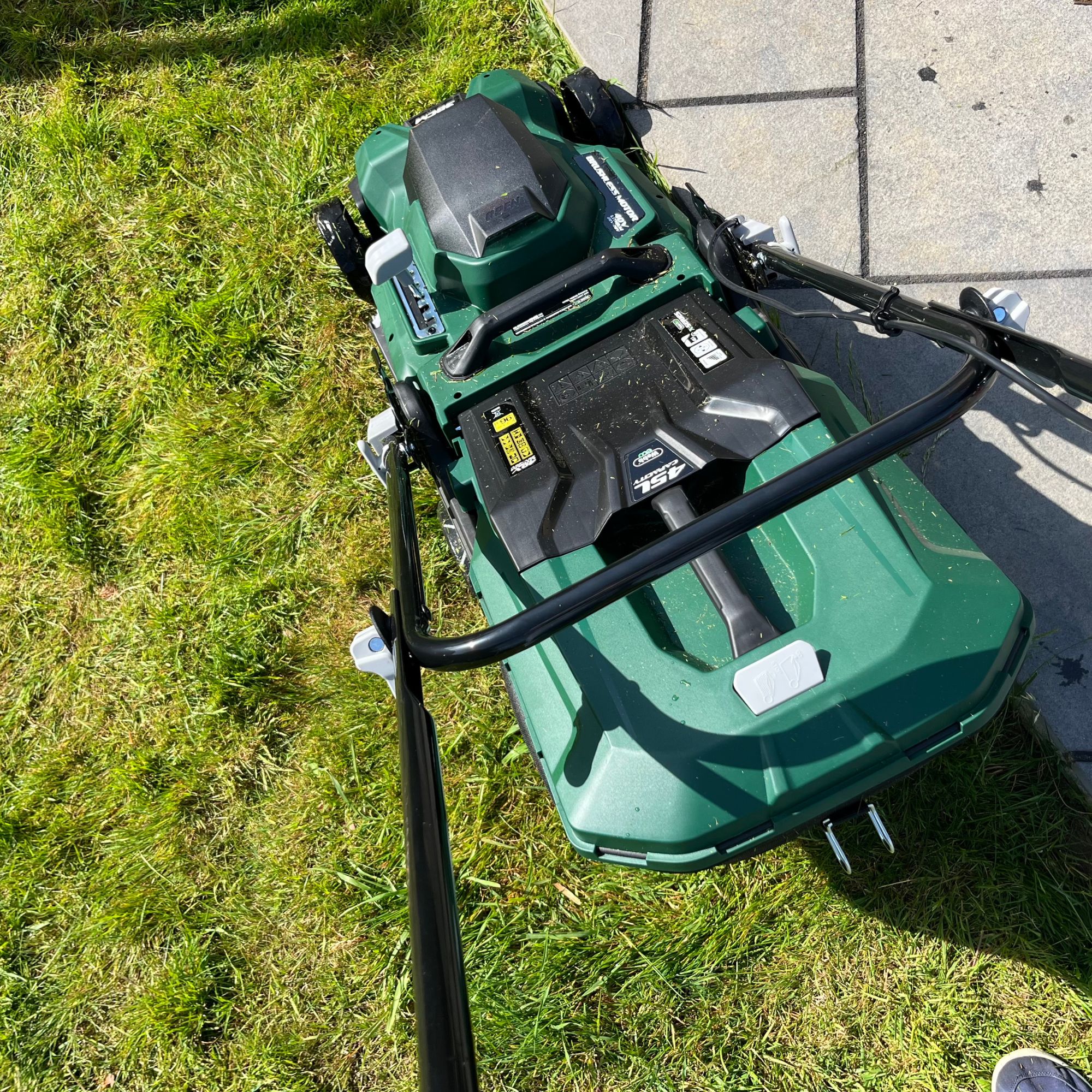 Webb 40V 38cm Rear Roller Lawnmower edge