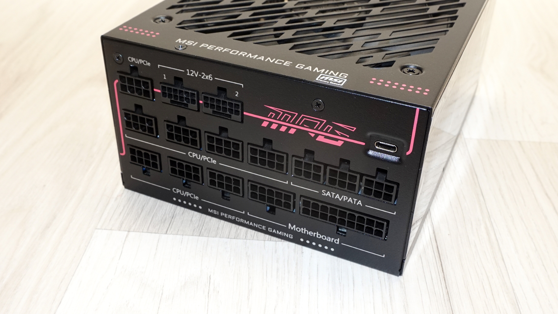 MSI MPG Ai1600TS PCIE5 PSU