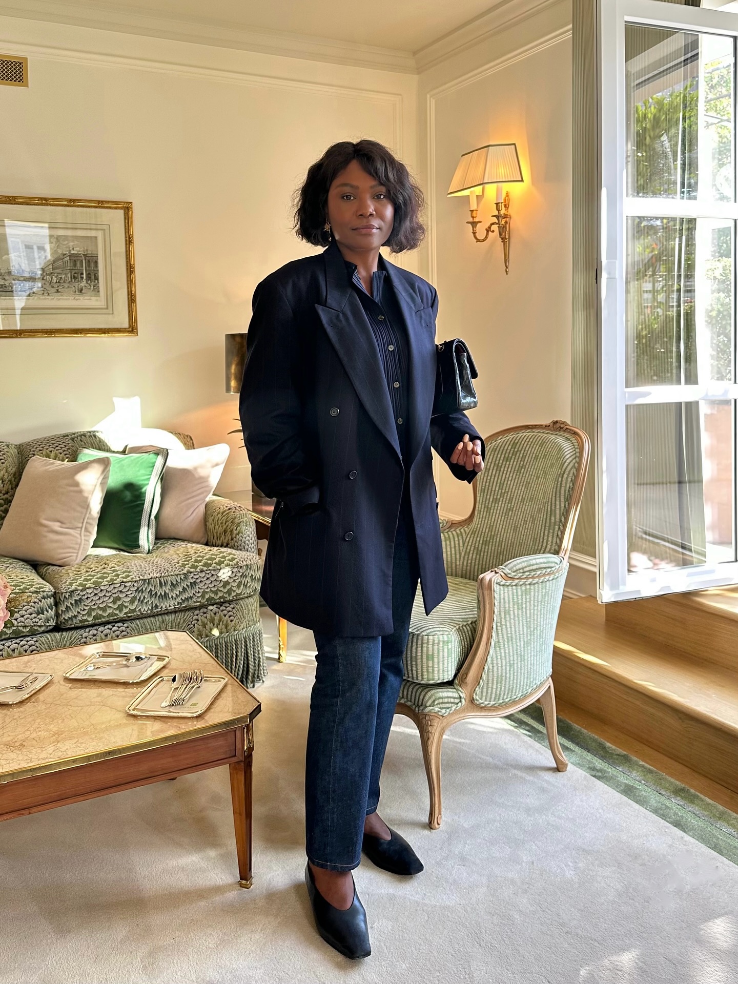 How French women style flats with jeans