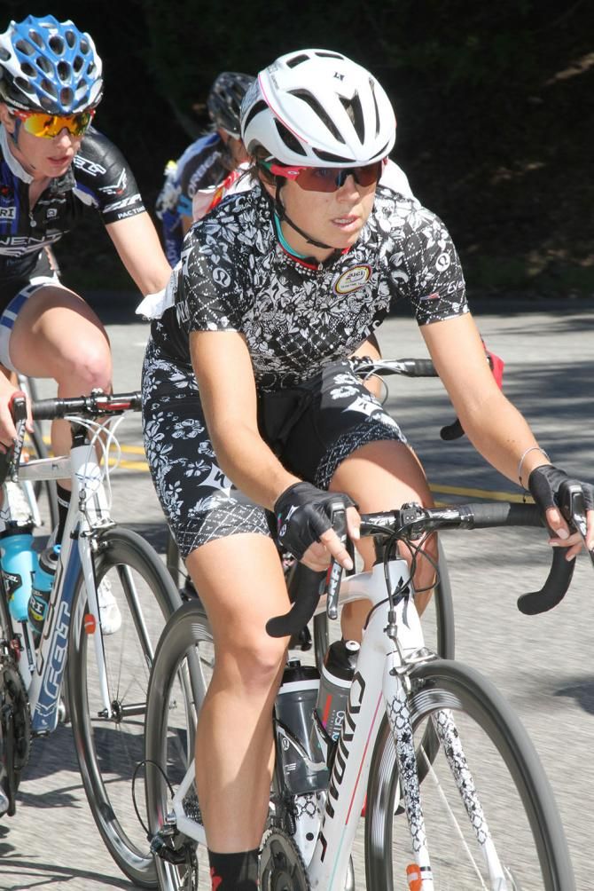 Evie (Specialized-Lululemon) gets an armchair ride courteous of her team