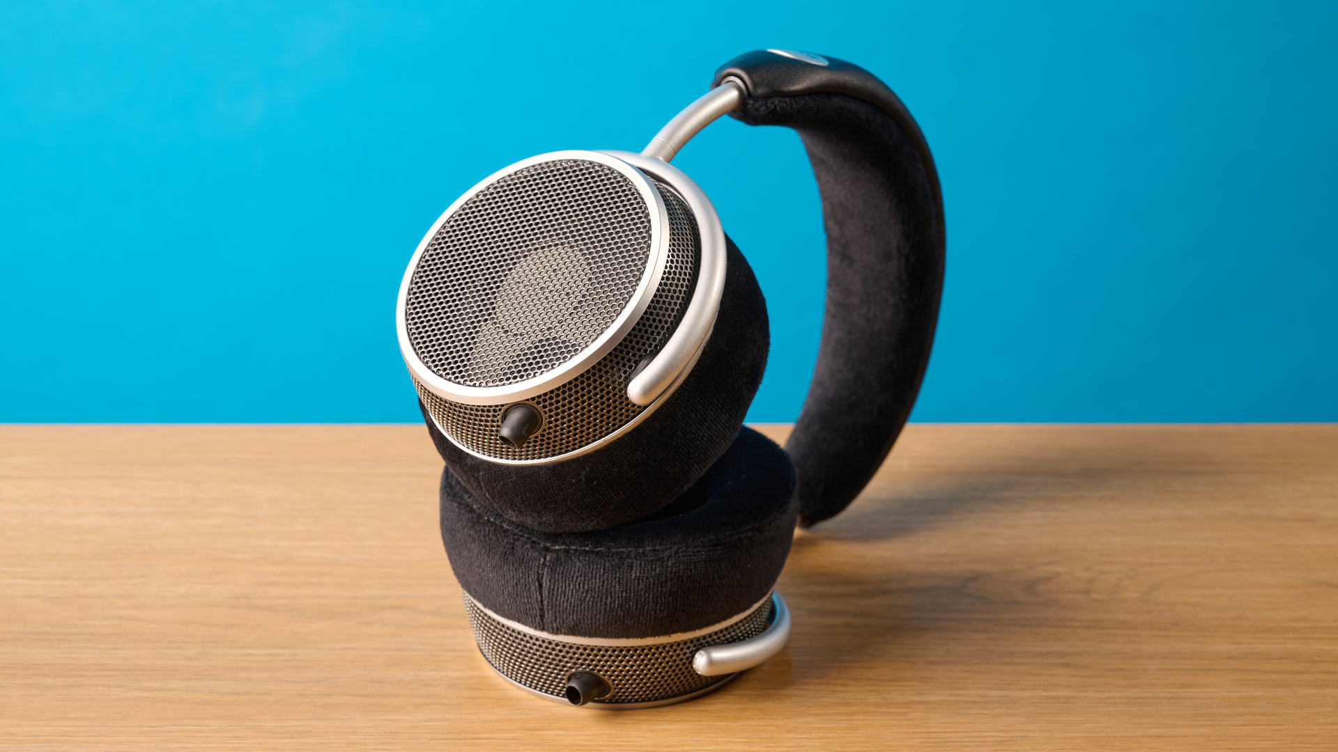 Grell OAE2 studio headphones photographed in front of a blue background