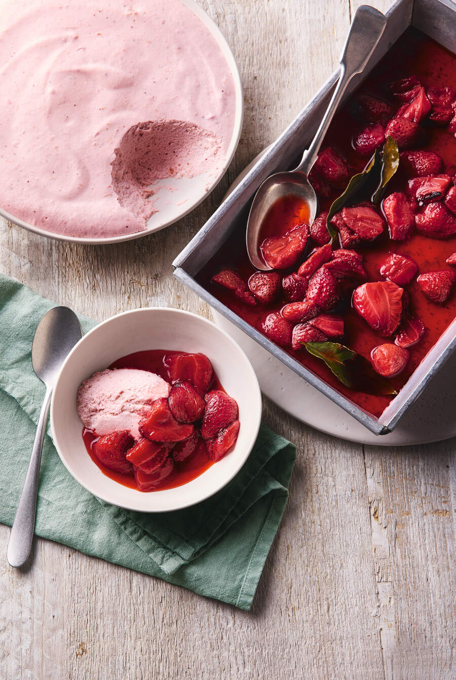 Strawberry yogurt mousse