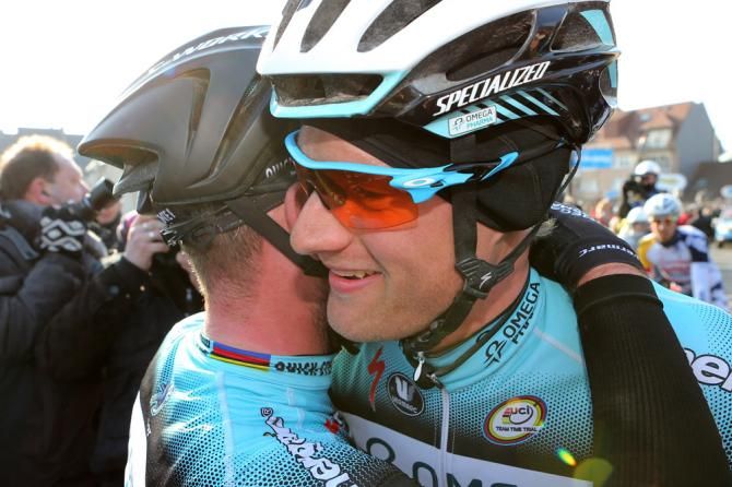 Nikolas Maes congratulates stage 2 winner Mark Cavendish