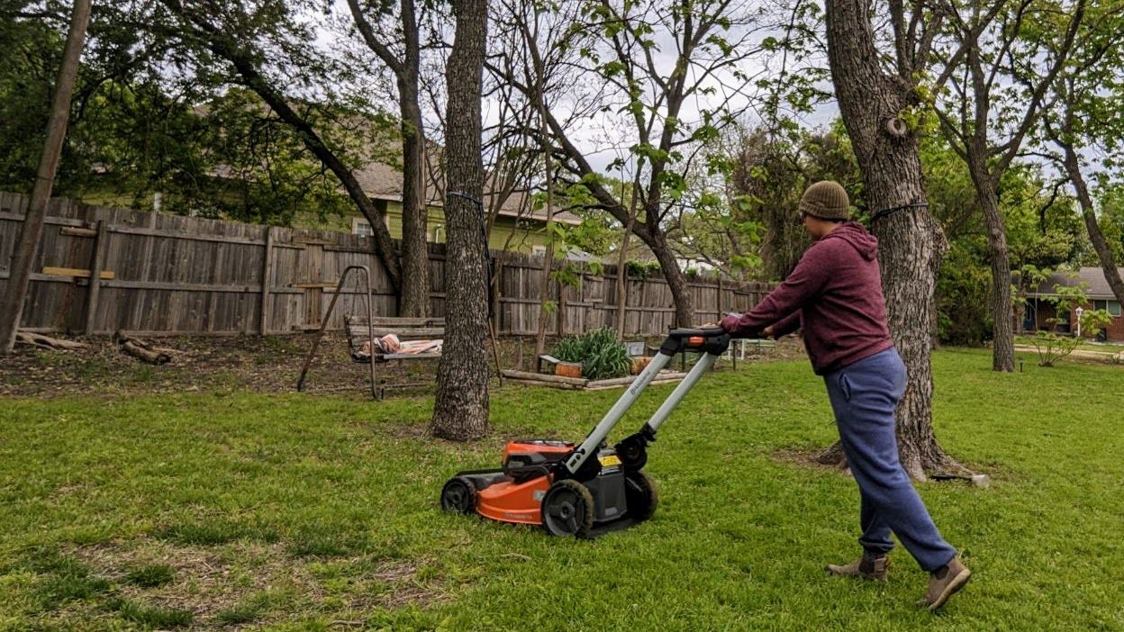 Husqvarna Lawn Xpert LE-322 being tested in writer's home
