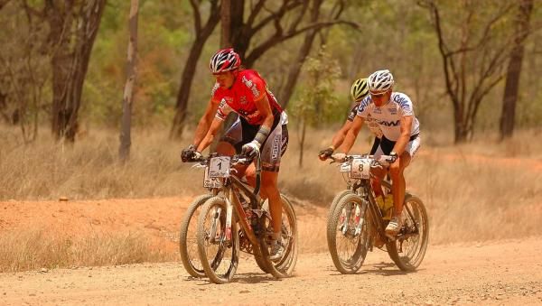 Bart Brentjens keeps the tempo on the lead group.